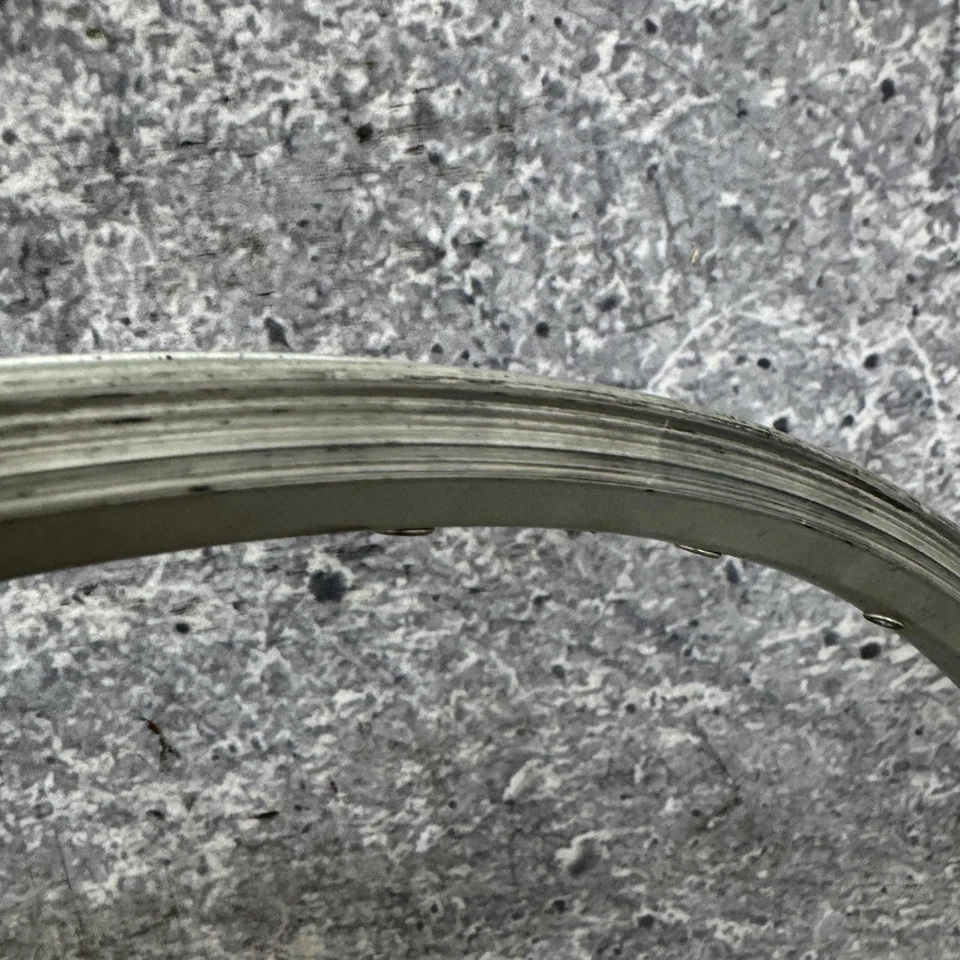 Llanta de MTB Mavic 217 SUP 26 pulgadas 32h plateada 559x17 cubierta con ojales años 90 MTB Foto 3 de 4