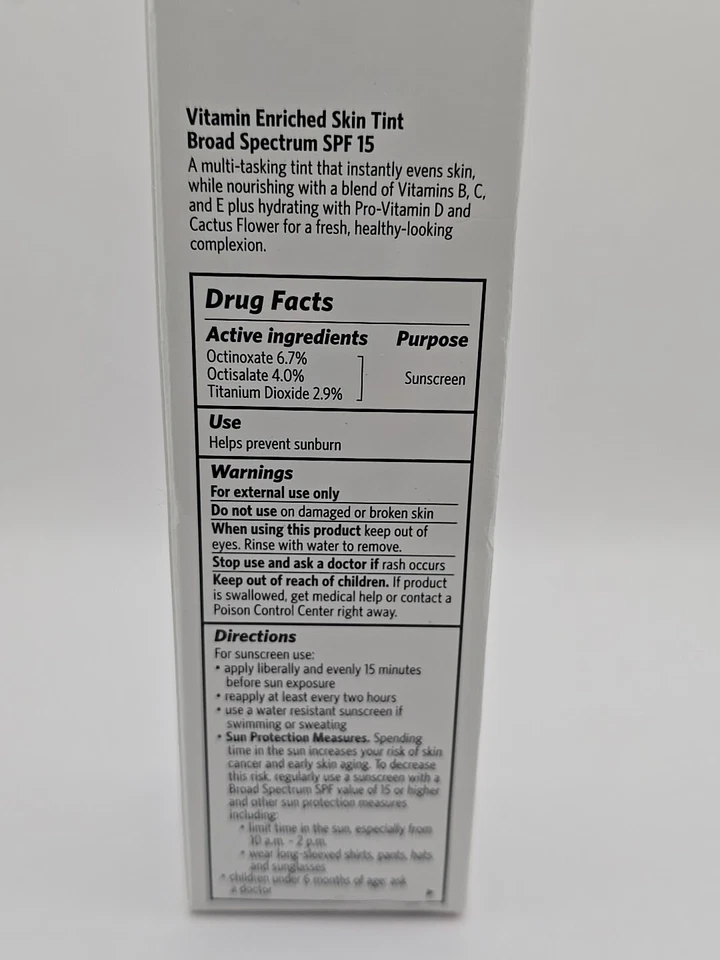 Bobbi Brown Tinted Moisturizer Vitamin Enriched Skin SPF 15 DEEP 1 - Image 4 of 4