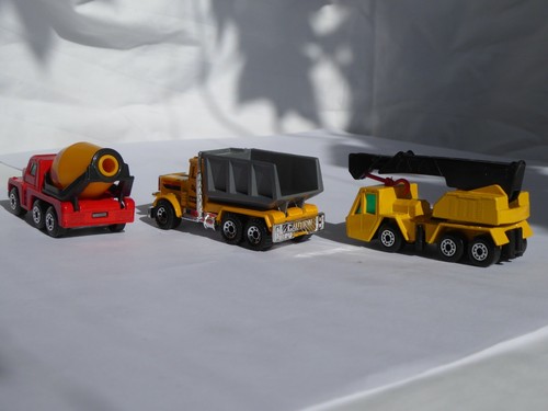 Matchbox Peterbilt Dirty Dumper No.23/30 & Crane Truck No.49 & Cement Truck No19 - Picture 9 of 12