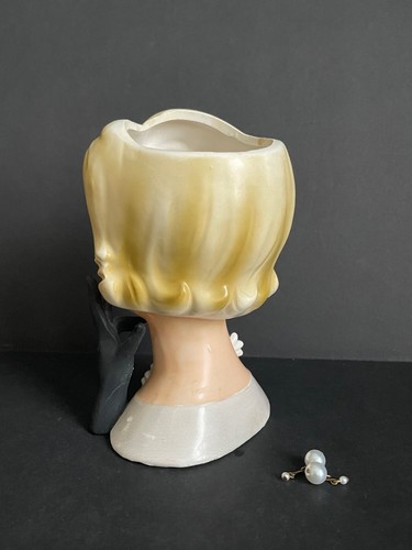 VINTAGE LADY HEAD VASE NAPCO BLONDE IN GRAY/BLACK WITH GLOVED HAND 6” - Picture 5 of 12