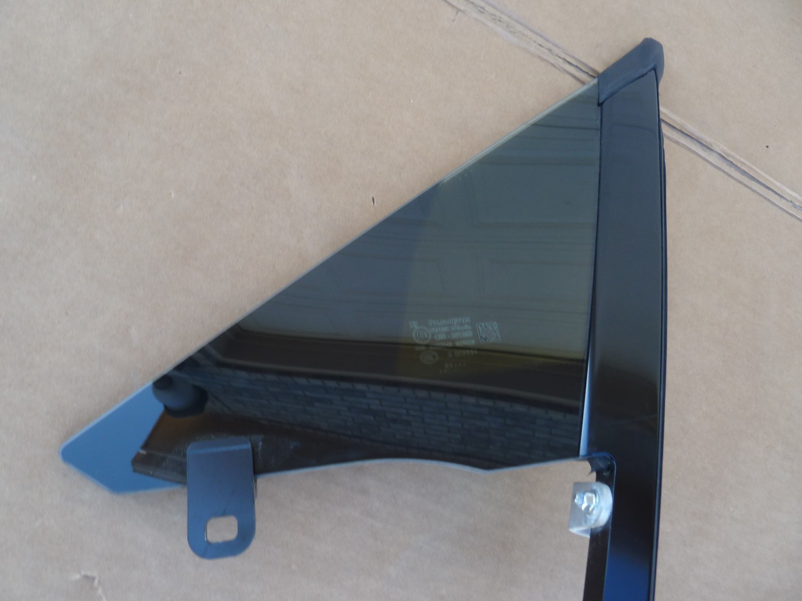 Aston Martin DBX Drivers Door Corner Vent Window Quarter Glass OEM Left Front