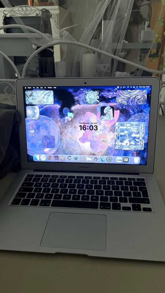 Apple MacBook Air 13" 2017 · i5 · 8GB · 256GB, Foto 1 von 5