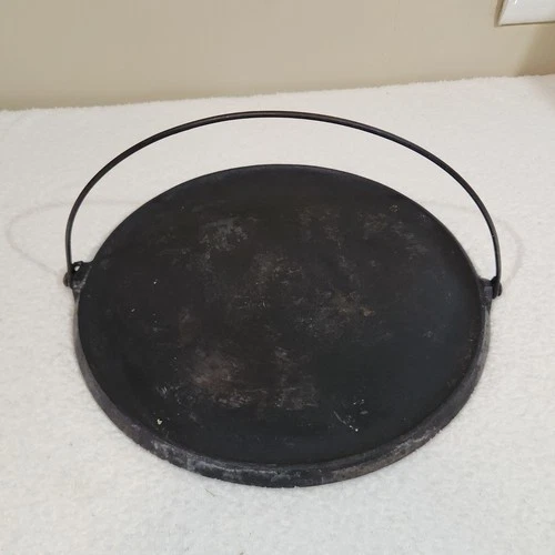 Griswold #14 Cast Iron Round Griddle with Bailed Handle