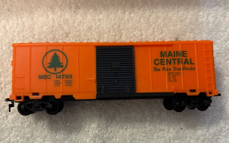 Model Power #8003 HO Scale 40' Sliding Door Box Car Maine Central w/ Box - Image 2 of 4