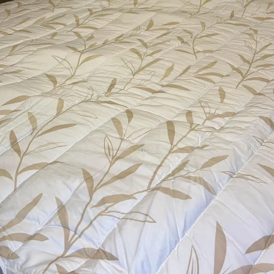 Clover By Jo - Juego de edredón reversible Queen de 3 piezas - Beige/Blanco **Píldora de lanzamiento Foto 4 de 4