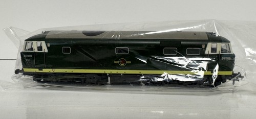 Heljan 3505 Class 35 Hymek D7009 in BR green with white cab window surrounds - Picture 2 of 15