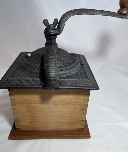 VINTAGE KAFFEEMÜHLE SCHWALBENSCHWANZHOLZ MIT SCHUBLADE & VERZIERTES GUSSEISEN TOP - Bild 5 von 10