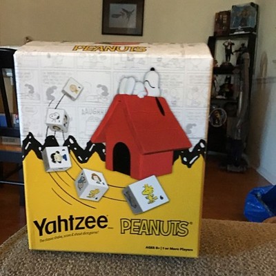 YAHTZEE: Peanuts Edition open box