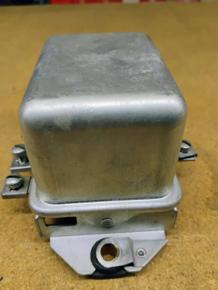 Regulador de voltaje estándar VR204 reconstruido hecho en EE. UU. Foto 4 de 4