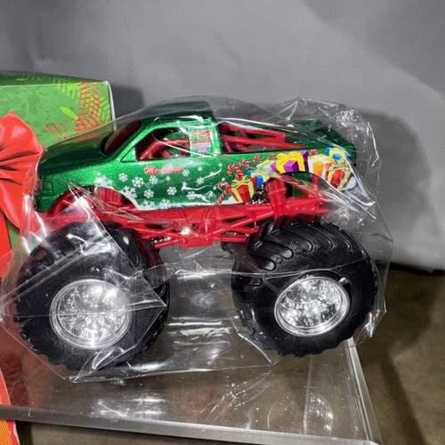 „RAR“ HOT WHEELS 2011 MONSTER JAM HOLIDAY HAULER „NEU ANDERE“ - Bild 2 von 8