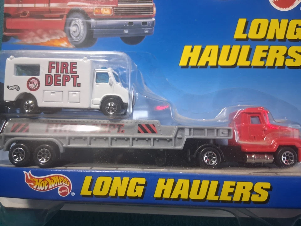 Camión de transporte de larga distancia Hot Wheels 1998 con ambulancia departamento de bomberos Foto 3 de 4
