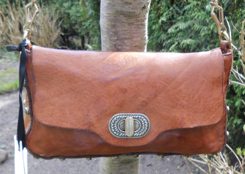 Campomaggi Tasche, Schultertache, Nieten, cognac/braun, neu mit Etikett