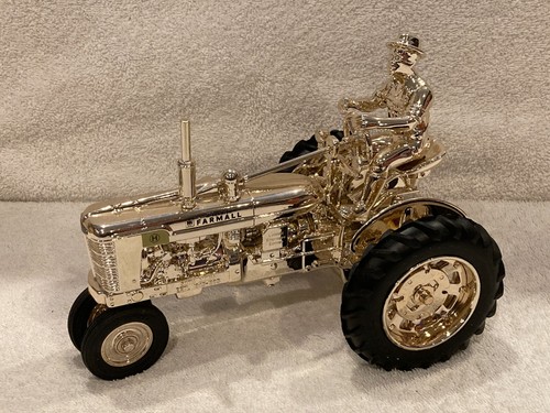 ERTL 50th Anniversary Employee Edition Gold Farmall H with Farmer - 1:16 Scale - Picture 6 of 11