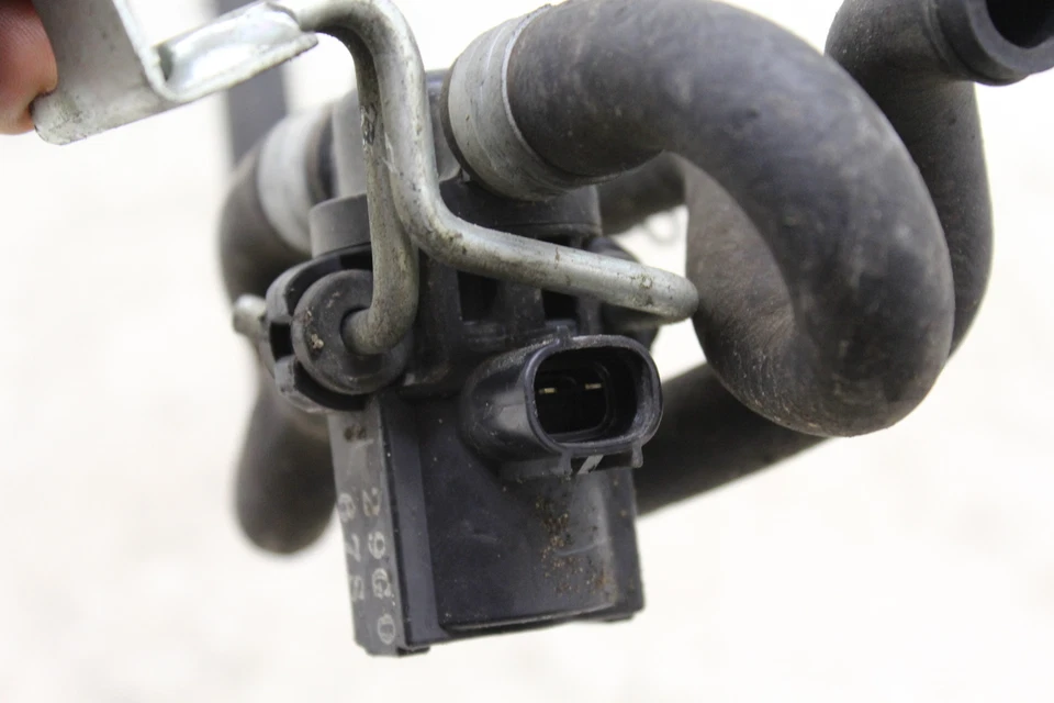 SUZUKI GSXR 600 750 1000 OEM VÁLVULA DE CORTE A AR SOLENÓIDE TOP J17 - Imagem 2 de 4