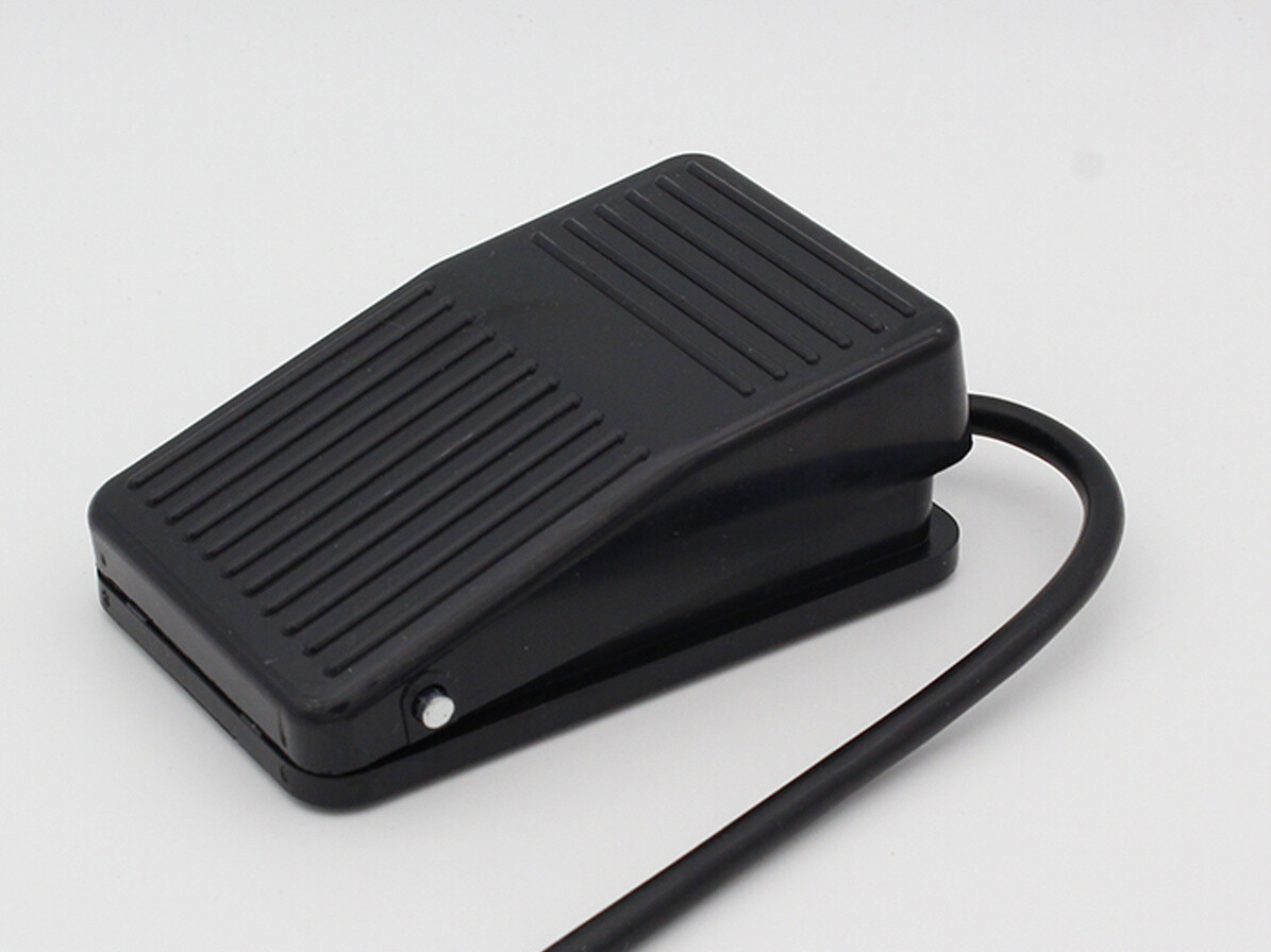 Fußtaster Pedal Schalter Fußschalter max. 230V 10A Öffner / Schließer #969