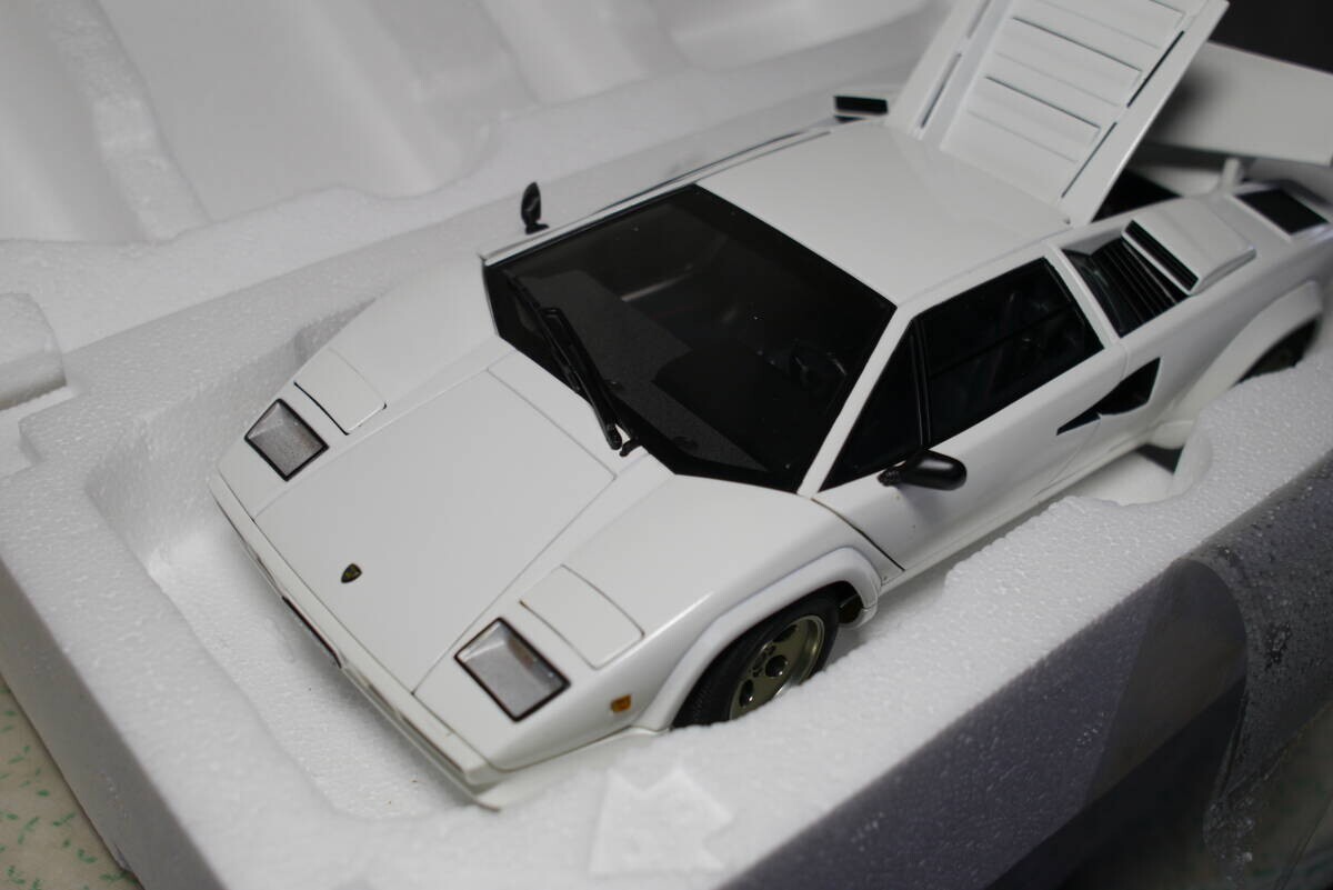 未開封 1/18 Lamborghini Countach 5000S ホワイト 1/18 AUTOart Lamborghini Countach 5000S White w/ Box From
