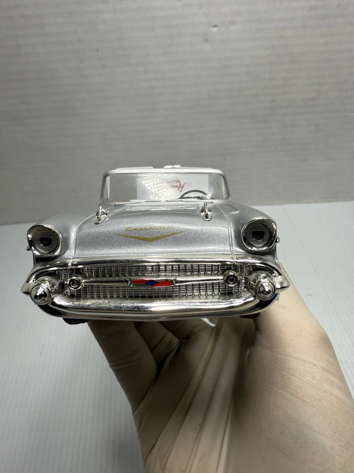 Liberty Classic 1957 Chevy Chevrolet conversível fundido carro prata limitada 1:24 - Imagem 2 de 4