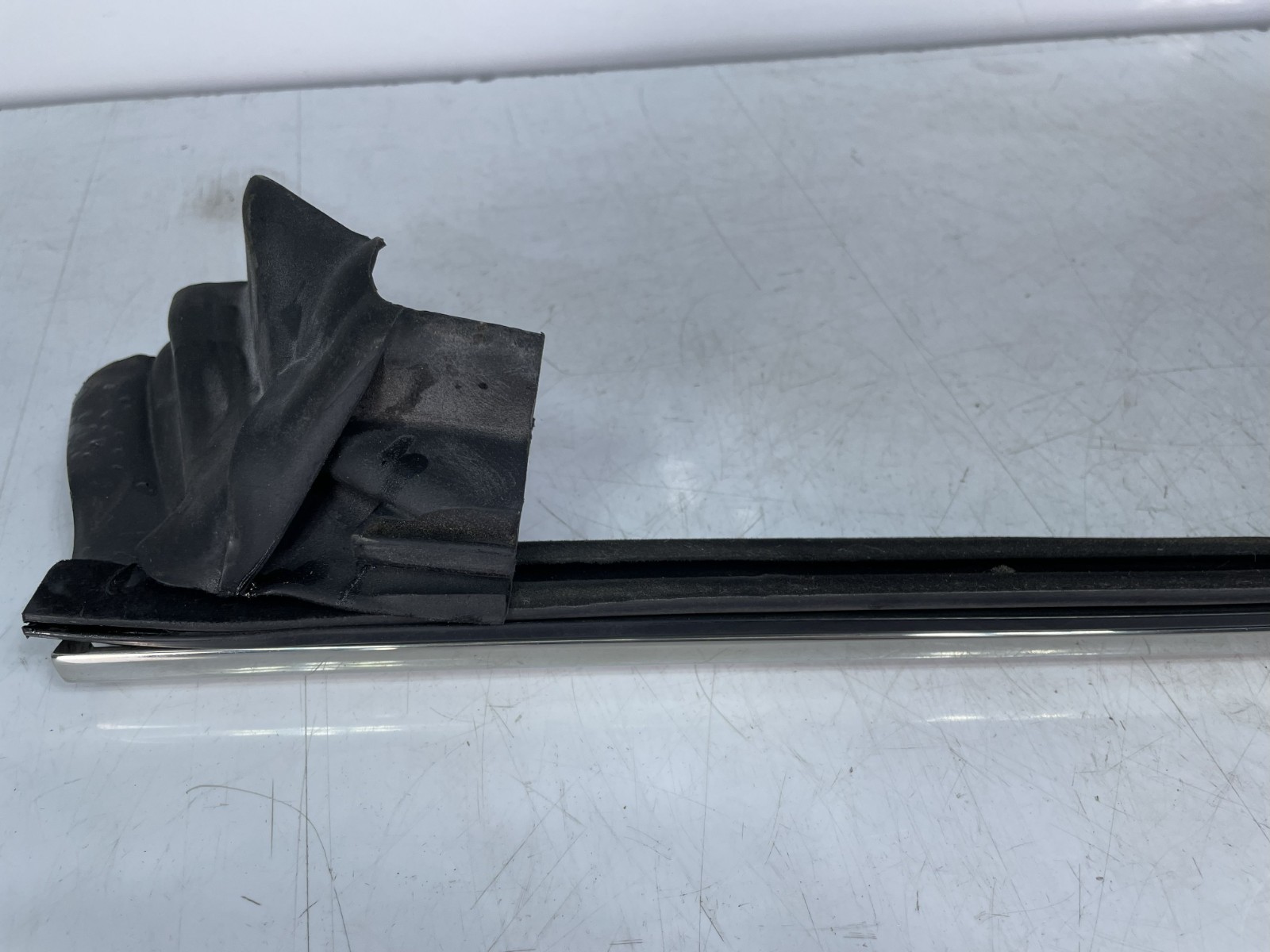 ✅12-18 OEM Bentley Continental GT Front Right Passenger Door Weatherstip Seal