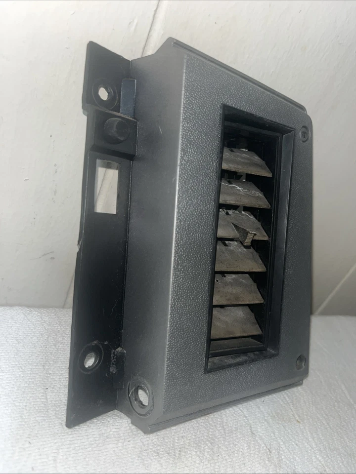 1982 - 1985 雪佛兰 S10 TAHOE GMC S15 DASH VENT BEZEL 银色右 14059823 原始设备制造商 — 第 2/4 张图片