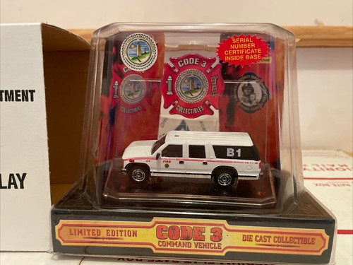 CODE 3 VIRGINIA BEACH COMMAND GMC SUBURBAN 1/64TH SCALE #12368 Fireman EMS Truck