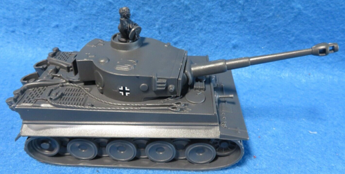 Classic Toy Soldiers WWII GERMAN Tiger Tank w/ Commander for Toy Soldiers - Picture 1 of 5