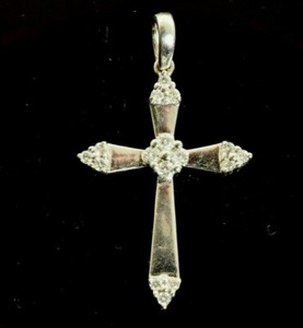 Diamond-Cross-in-14k-White-Gold-30-Carats