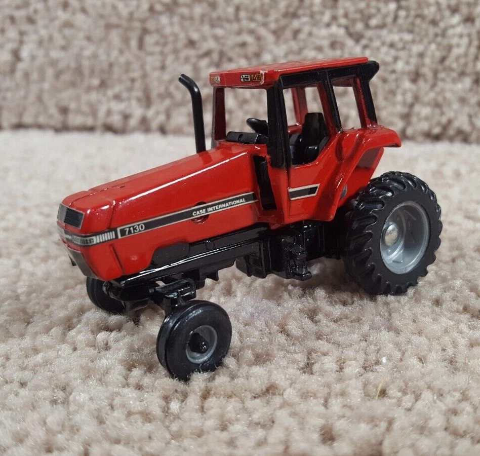 ERTL 1/64 Diecast Case 7130 IH International Harvester Tractor & 6 Bottom Plow - Image 3 of 4