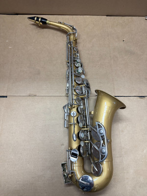 For Sale: Saxophone   Bundy II by Selmer Company (USA)