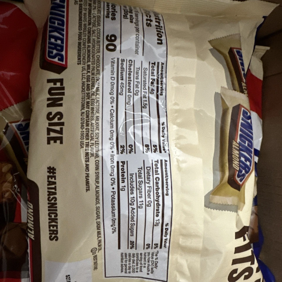 3 bolsas de barras de caramelo de chocolate con leche tamaño divertido de almendra SNICKERS, 10,23 OZ cada bolsa Foto 2 de 3