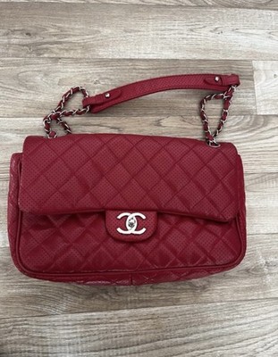 CHANEL Schultertasche rot Leder gesteppt Kette silber Logo CC 19122686
