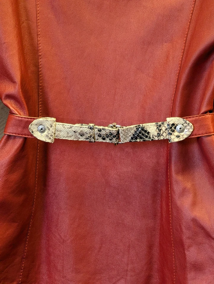 Jaqueta de couro vermelha com cinto Elie Tahari S - Imagem 4 de 4