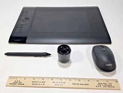 Wacom Intuos4 Medium PTK-640 Drawing Tablet Pen KC-100 Mouse Stand Nibbs
