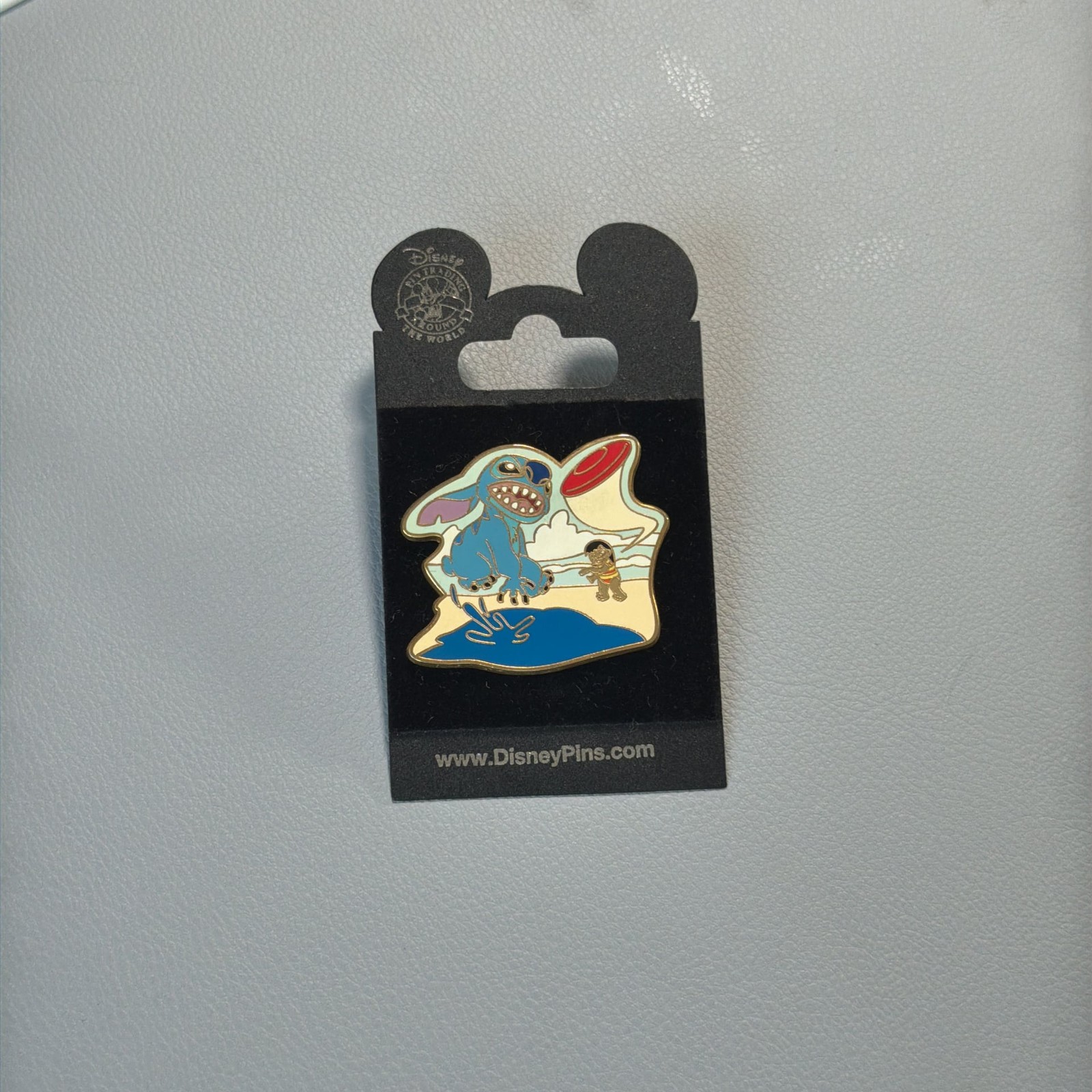 Disney Lilo And Stitch Playing Frisbee At The Beach 2006 Pin