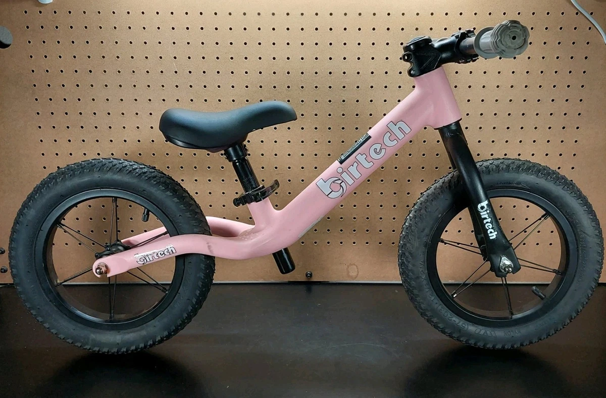 Bicicleta Sin Pedales WINGBABE Para Niños De 1 A 3 Años, Ligera De 1.5 Kg, Con Asiento Ajustable Y Rueda Trasera Que Brilla Sin Pilas, Ideal Para Aprender Equilibrio