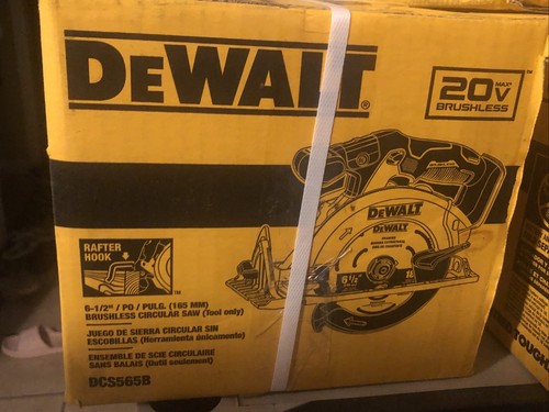 DeWalt DCS565B 20V MAX BL Li-Ion 6-1/2 in. Circular Saw (Tool Only) New - Picture 3 of 5
