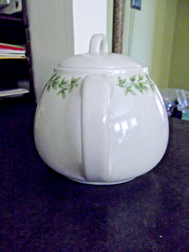 Italy Richard Ginori Fine Porcelain Small Teapot with green Leaves #542, EUC - Picture 2 of 8