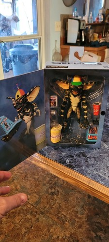 NECA Gremlins - Ultimate Gamer Gremlin 7” Inch Scale Action Figure - Bild 3 von 4