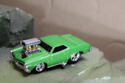 Muscle Machines 1:64 Scale Green '66 GTO Red 63 corvette Orange Chevelle Car Lo - Picture 2 of 7