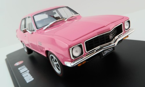 DDA Collectibles DDA620 - 1972 Holden LJ V8 Torana Strike Me Pink - Scale 1:24 - Picture 9 of 10