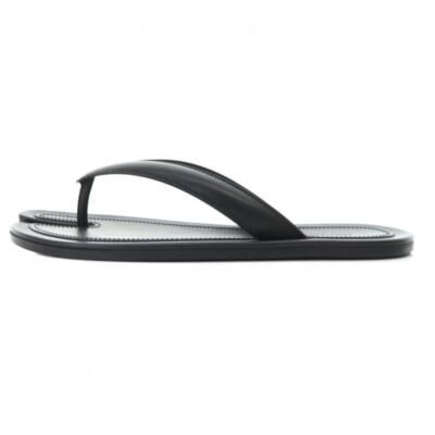 Maison Margiela Women's Tabi Flat Thongs Sandals in Black