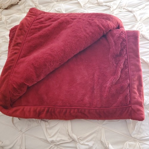 RESTORATION HARDWARE Red Fleece Reversible Soft Heavy Throw Blanket 64" x 43" - Picture 8 of 8
