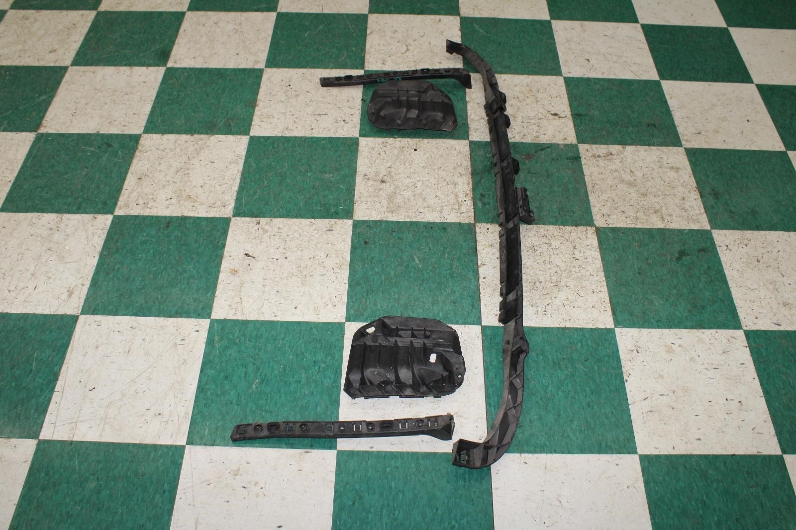14-20 Ghibli Rear Bumper LH RH Center Mounting Bracket Mounts Set OEM Factory OE