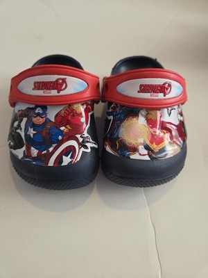 CROCS Boys Marvel x Classic Clog Shoes Size 4J Avengers Patch Excellent Condit
