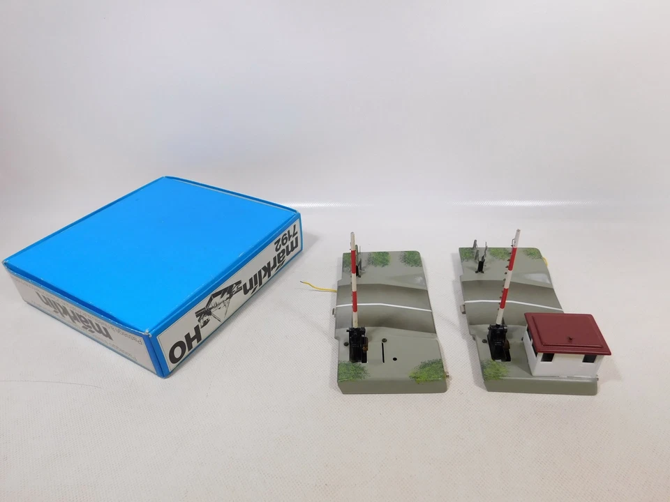 Märklin H0 AC 7192 Tin Railroad Crossing With Gleisstücken M Track Box #ED635-1 - Image 4 of 4