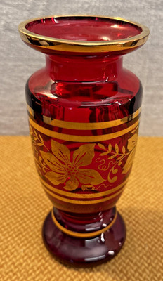Vintage 50er Jahre Rubinrot & Gold Glas Vase ~ 8,25'' ~ handbemalt böhmischer Stil
