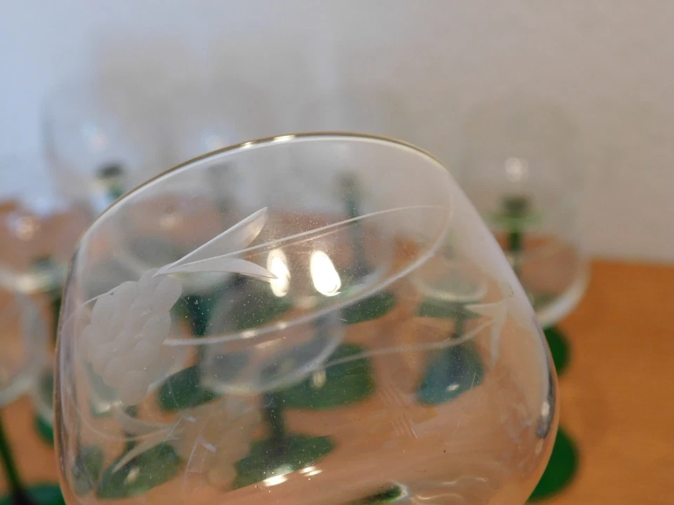 1980 vintage LOT 12 VERRE à PIED 16.5cm alsace gravé VIGNE de RAISIN VIN BLANC - Photo 4/4