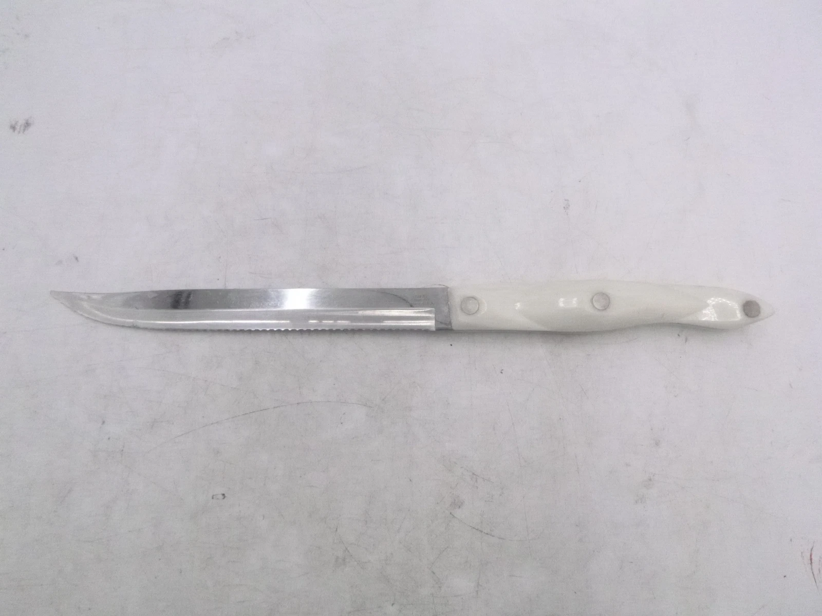 CUTCO Serrated KNIFE 1729 KJ Petite Carver PEARL White Handle 6-3/4" Blade