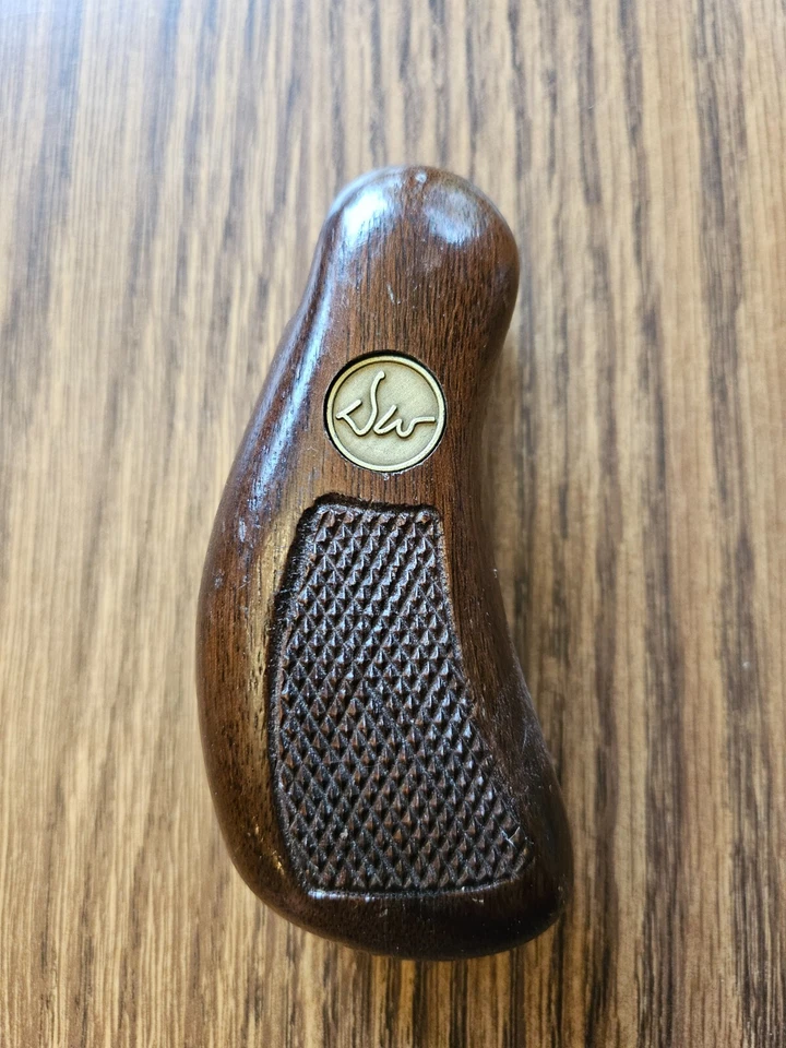 Medallones Dan Wesson Grip (PAR) metal latón cepillado Foto 2 de 3