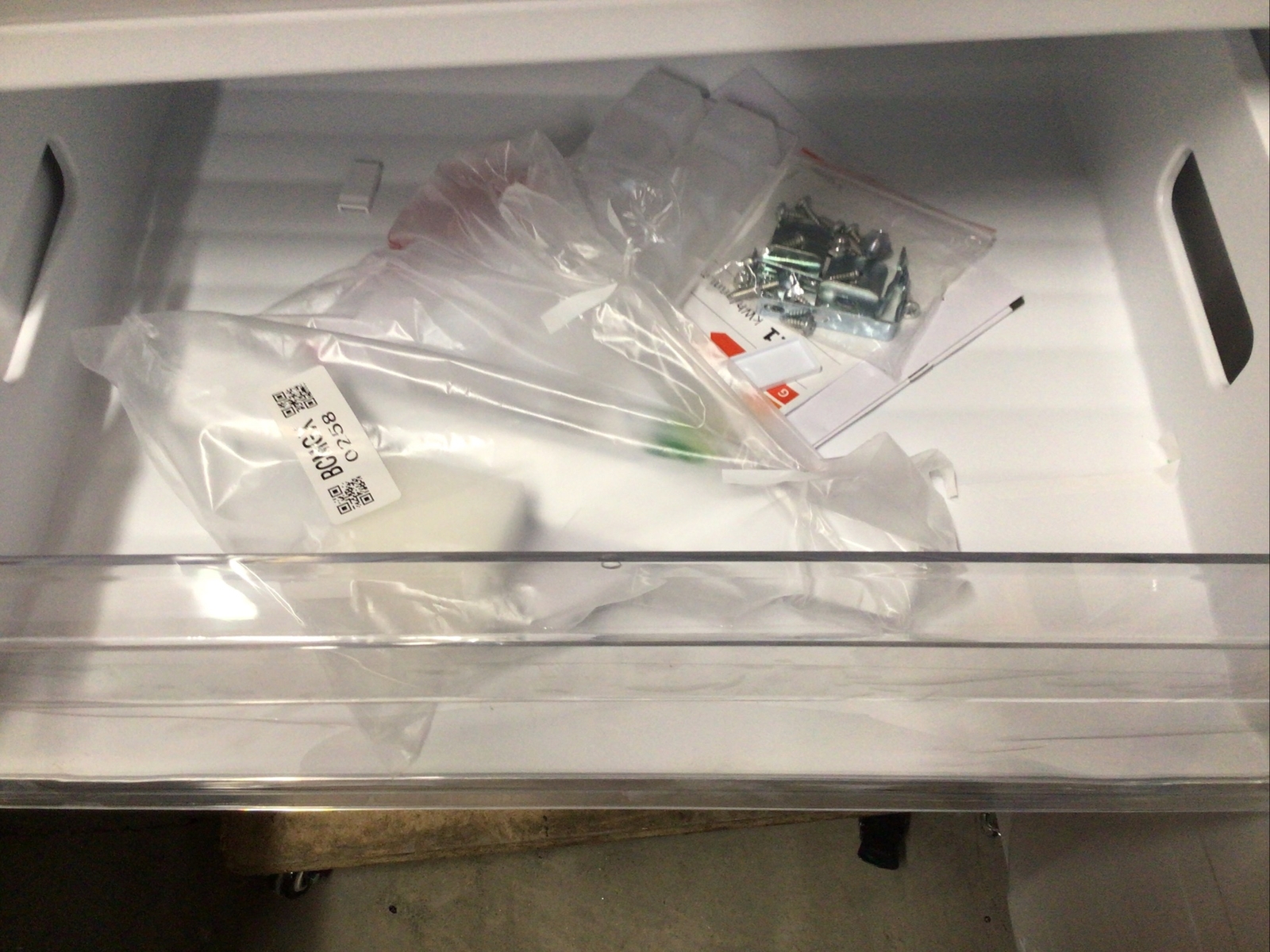 ESSENTIALS CIF60W21 Integrated Undercounter Freezer Fixed Hinge RRP £229 Save ££ 5017416804639