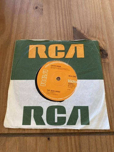 DAVID BOWIE – THE JEAN GENIE (1972 UK PRESSED 7" VINYL SINGLE) RCA 2302